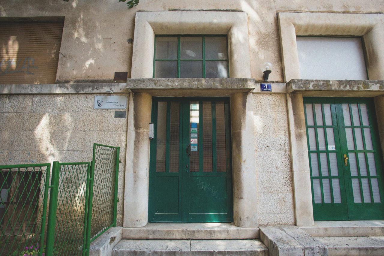 Tchaikovsky Hostel Split Exteriör bild